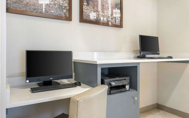 Comfort Suites Richmond East