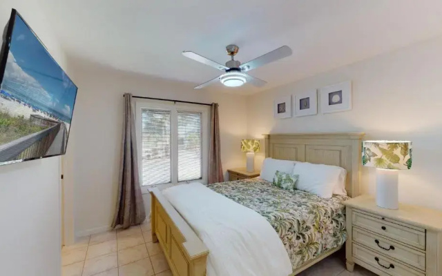 786 Orchid Ct