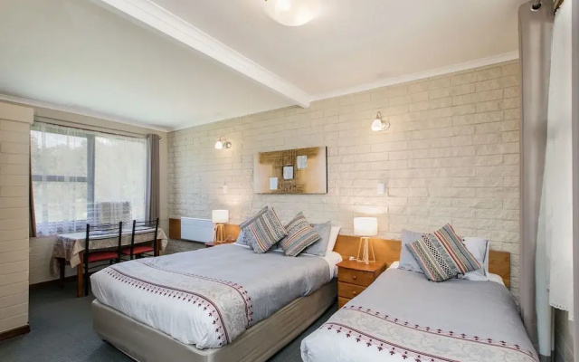 Allamar Motel