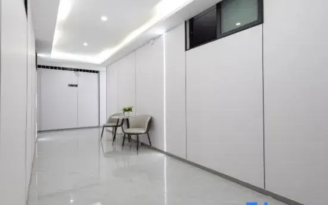 The Four Seasons Apartment