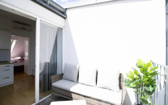 Sunny & cozy Penthouse with Balcony DG4