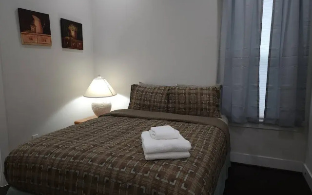 "modern 3bed Townhome. Near Nrg"