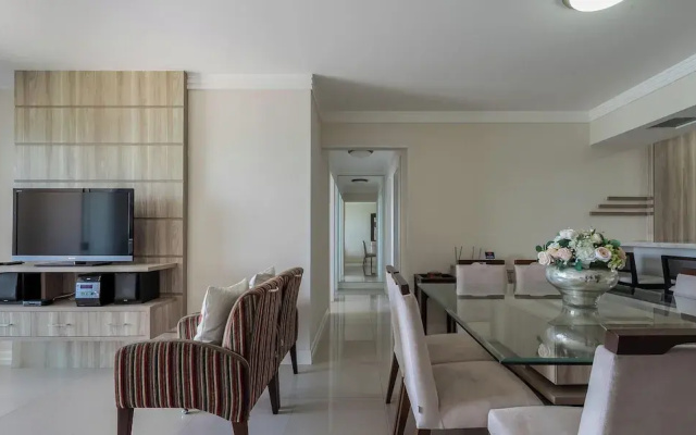 Cozy 3BR apt W/balcony sea View Cet1702