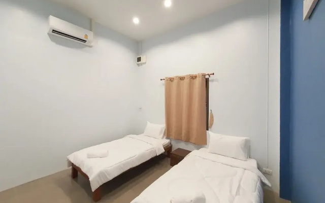 We Hostel Khaolak