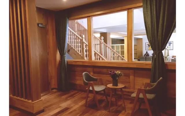 Shangri La Wooden Hotel