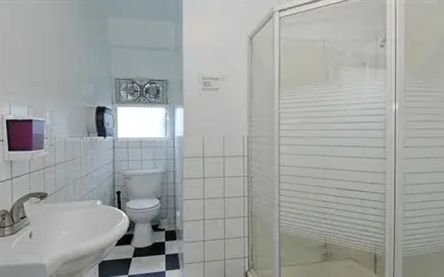C&N Backpackers Hostel Vancouver