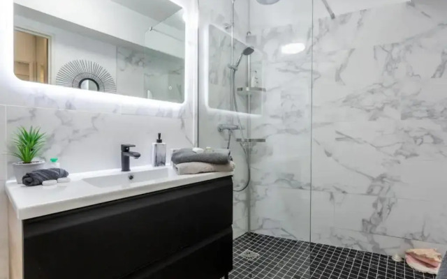 Beautiful Modern Fully Furnished Studio