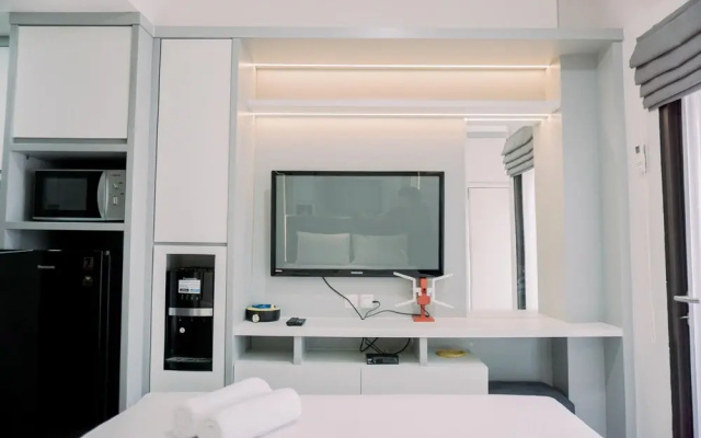 Restful And Well Furnished Studio Transpark Bintaro Apartment