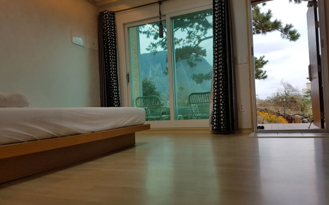 Wind Jeju Cafe & Pension