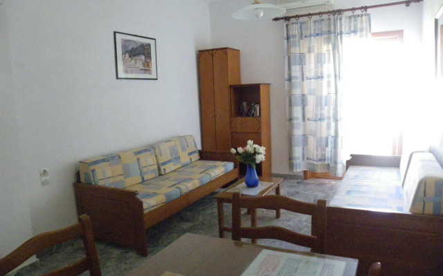 Filoxenia Studios & Apartments