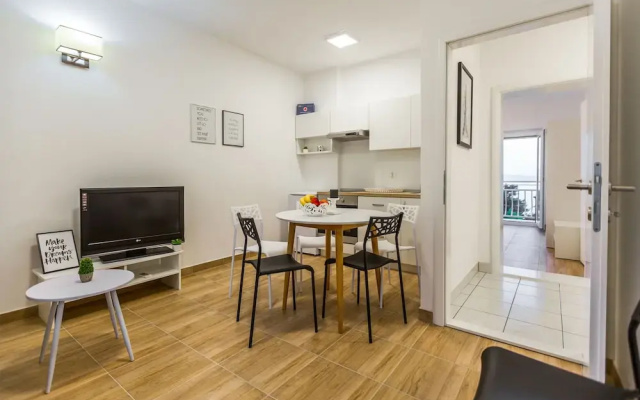 2 Bed Apartmani Sleeps 6 - Free Parking
