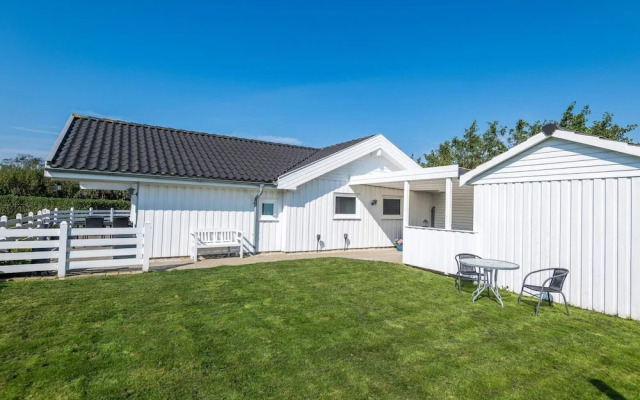 6 Person Holiday Home in Hemmet