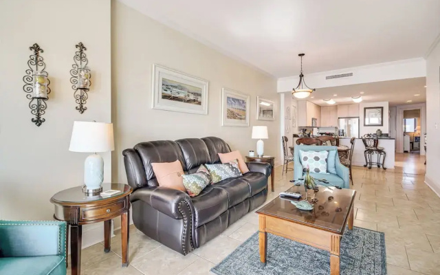 Beachfront Condo w/ Pool Access in Biloxi!