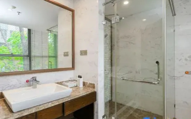 2+7 Creative Park Hotel