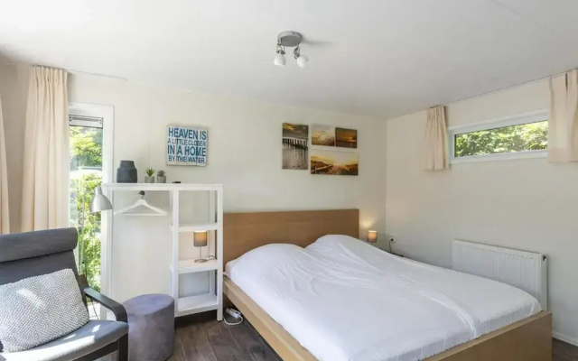 Beautiful Detached Holiday Home in Park