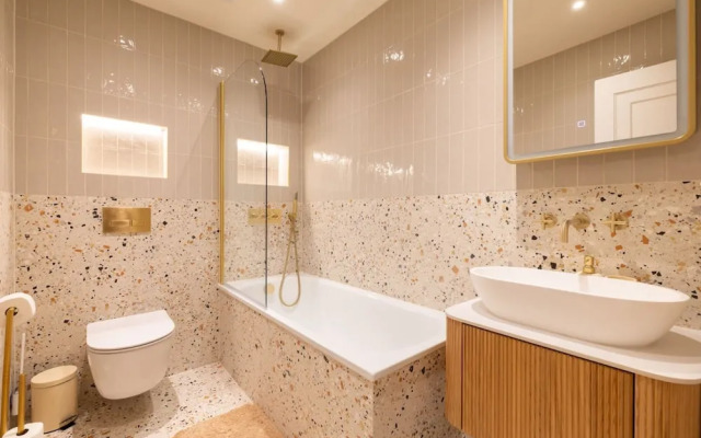 The Queensway 1 Bedroom Apartment