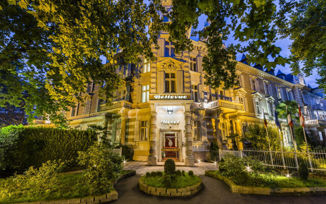 Grand Hotel Bellevue Меран вид на фасад
