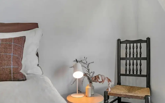 Designer Luxury 2-Bed Apartment With Car Park