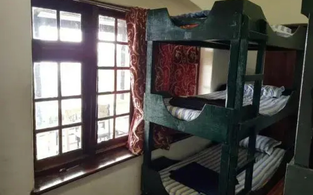 GreenLands Youth Hostel And International Tourist Home