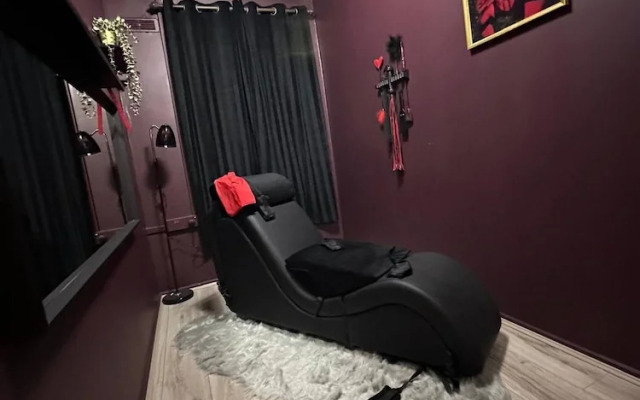 A Discreet & Elegant Play Space for Couples