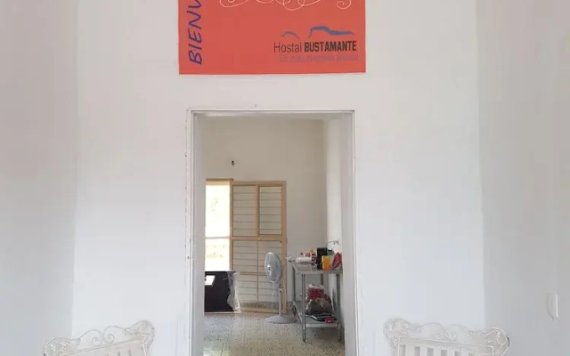 Hostal Bustamante - Hostel
