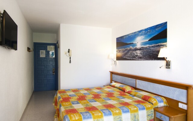 Отель Apartamentos Formentera I - Adults Only комната для гостей
