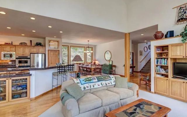 Ten Mile Lodge