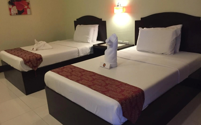 Hollywood Suites