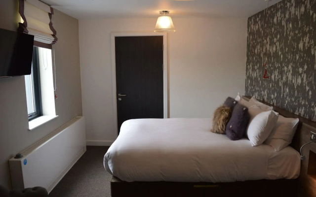 The Lodge Hotel
