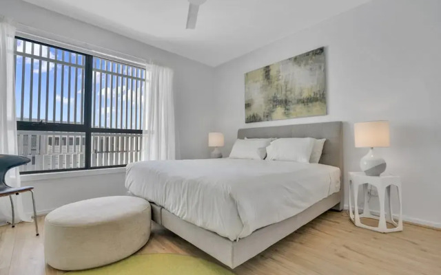 Oceanview Luxury With Dedicated Workspace