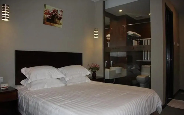 C.S. Sunshine Hotel