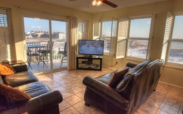 La Vista - 2 Br Condo