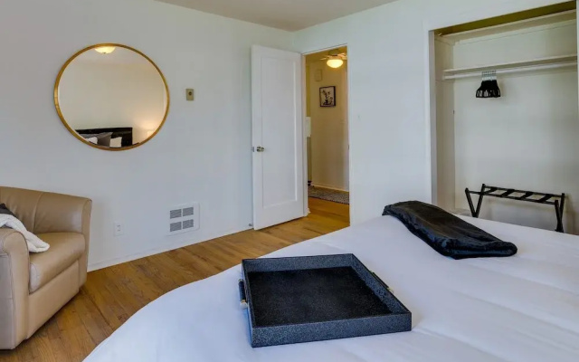 Downtown Kirkland Rental: Steps to Lake Washington