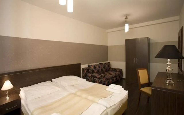 Solny Square Aparthotel