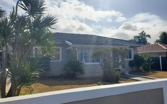 1211 On Bluff
