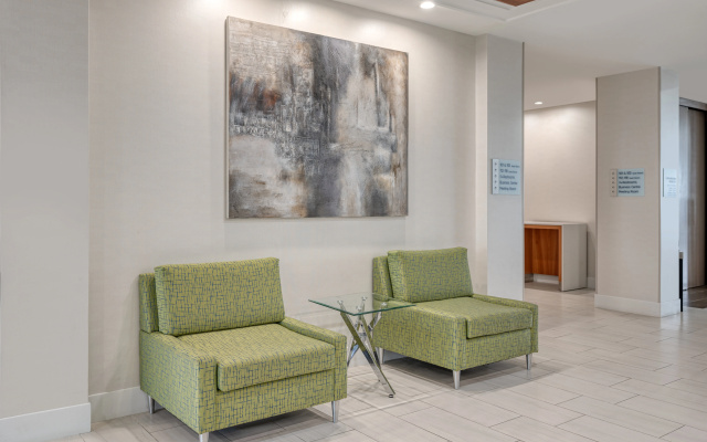 Holiday Inn Express Hotel & Suites Ottawa Airport by IHG