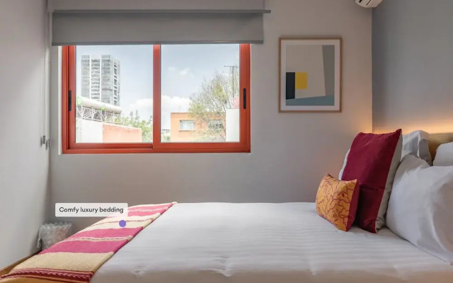 1BR Top Floor in an Art Deco Building!