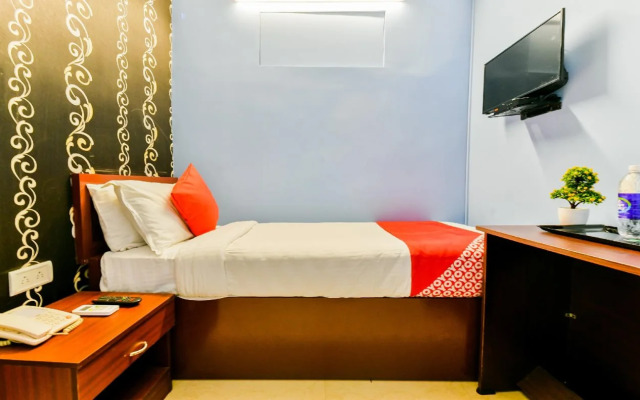 Hotel Mars By OYO Rooms
