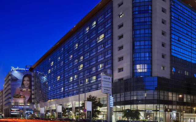 Radisson Blu Hotel Bucharest Бухарест вид на фасад