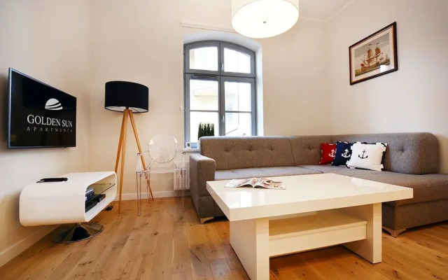 Golden Sun Apartments-Port