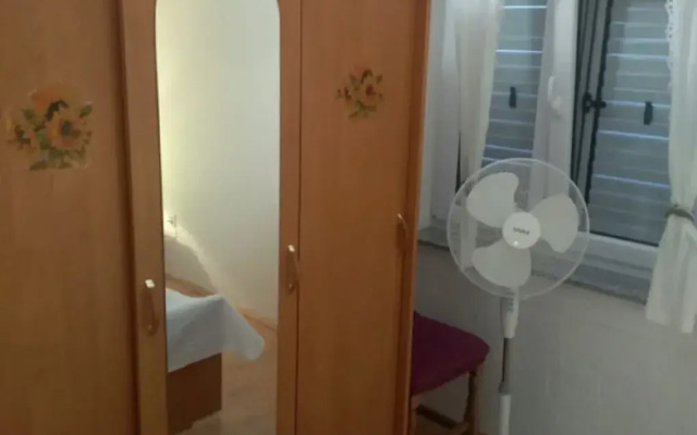 Apartment Tomi - with a large terrace (30m2): A1 Tribunj, Riviera Sibenik