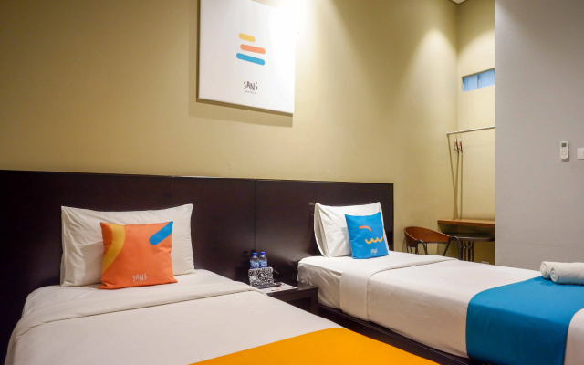 Sans Hotel Empress Simpang Lima