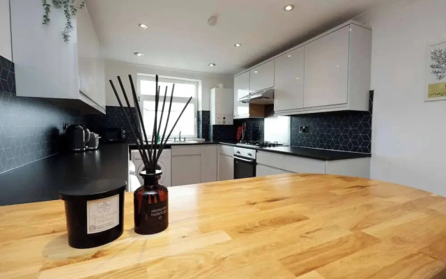 Luxury Living, Central Spot