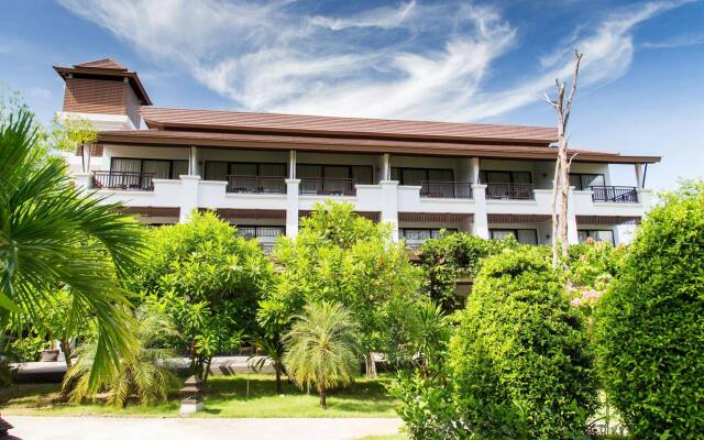 Отель Maehaad Bay Resort вид на фасад