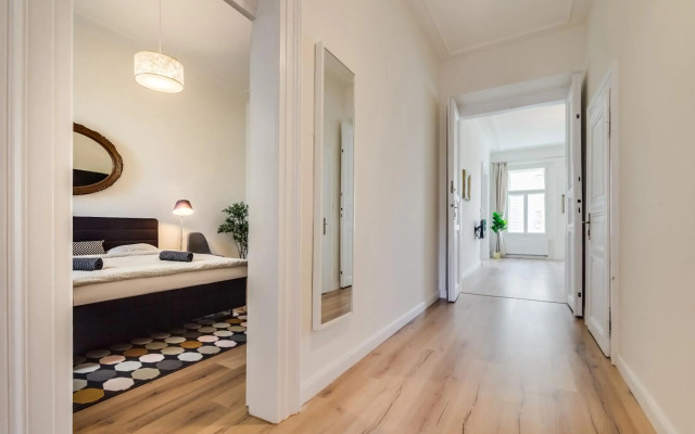 Charles Bridge - 3 bedroom Apartment - Old Town
