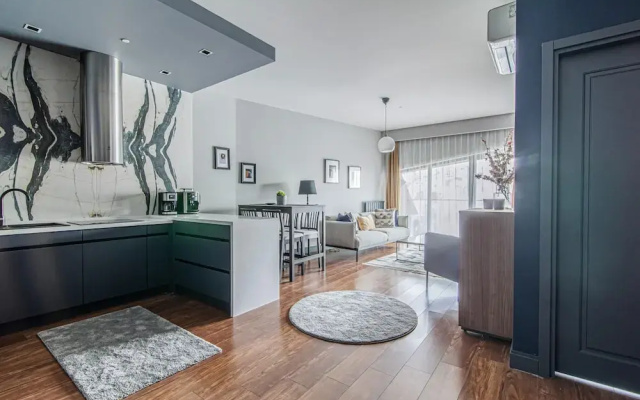 Modern Apartment in Beyoglu With Balcony