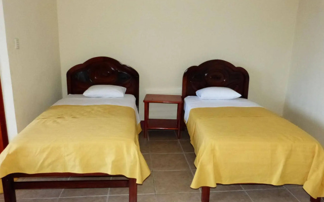 Gloria - Galápagos Inn