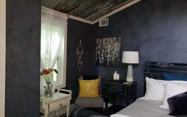 Cedar Oaks Inn LLC
