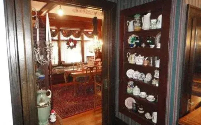The Victorian Tudor Inn
