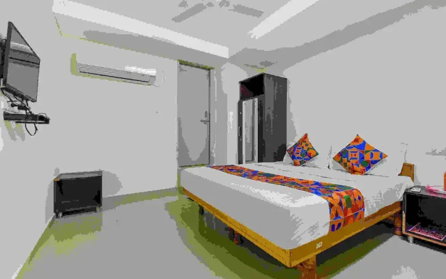 FabExpress Himalaya Inn - Inside Himalaya Mall